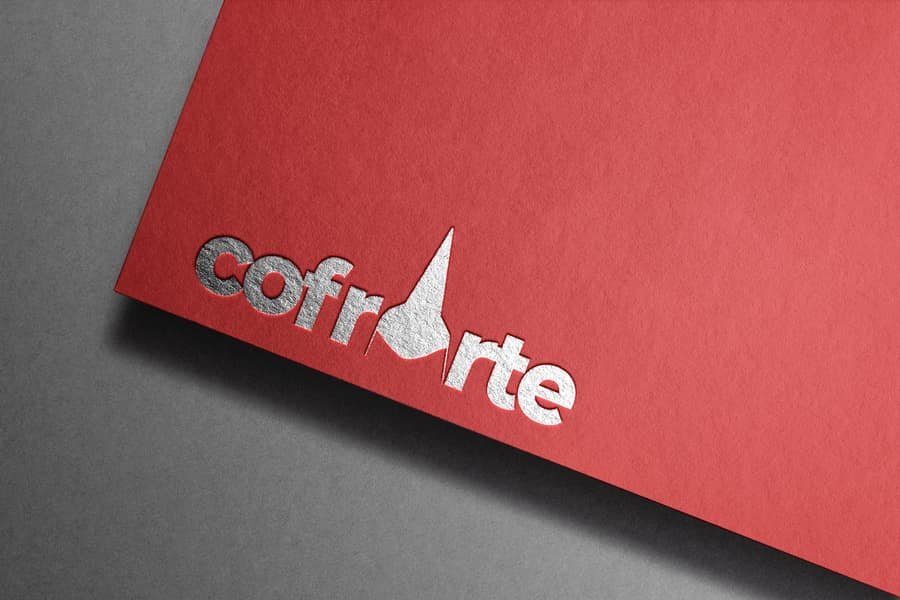 Papelería con el logo de Cofrarte
